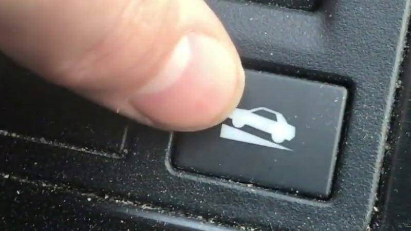 ký hiêu Hệ thống hỗ trợ khởi hành ngang dốc