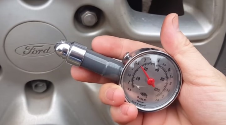 kiem tra ap suat lop xe ôtô